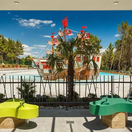 3 Bedroom Stunning Stacaravan In Vabriga