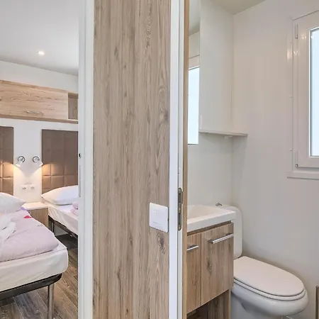 3 Bedroom Beautiful Stacaravan In Vabriga Kemping