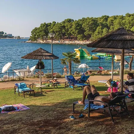 3 Bedroom Beautiful Stacaravan In Vabriga Camping Poreč