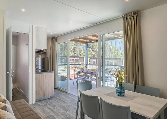 Kemping 3 Bedroom Beautiful Stacaravan In Vabriga Poreč