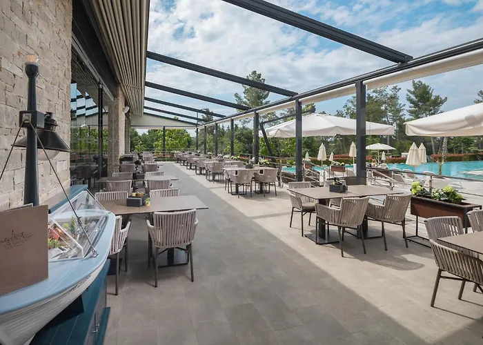 3 Bedroom Beautiful Stacaravan In Vabriga Kemping