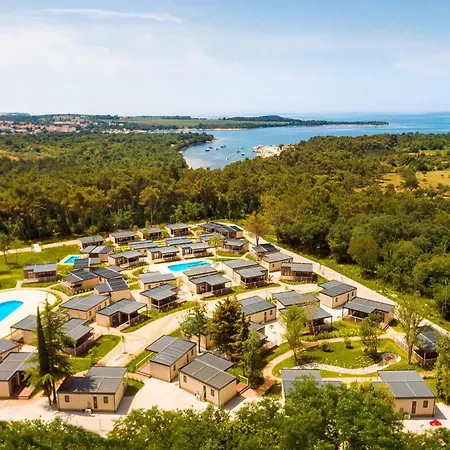 Camping 3 Bedroom Beautiful Stacaravan In Vabriga 5*