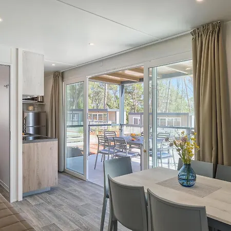 Camping 3 Bedroom Beautiful Stacaravan In Vabriga Poreč