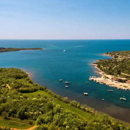 Kamp 3 Bedroom Stunning Stacaravan In Vabriga Porec