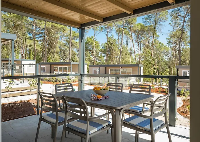 Camping 3 Bedroom Beautiful Stacaravan In Vabriga Poreč