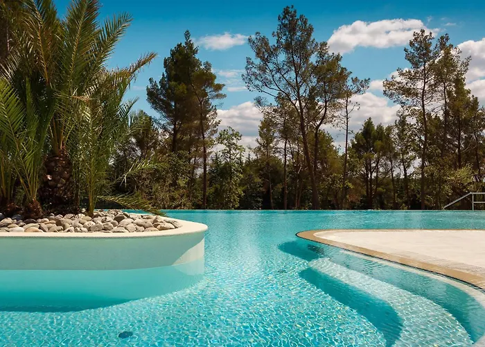 3 Bedroom Beautiful Stacaravan In Vabriga Kamp alanı