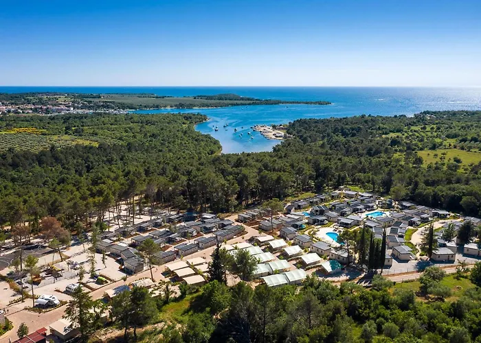 Camping 3 Bedroom Beautiful Stacaravan In Vabriga Poreč