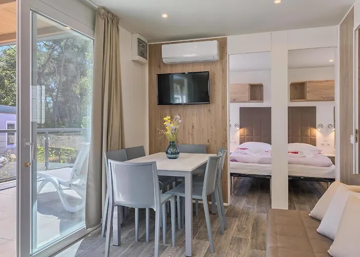 Kamp alanı 3 Bedroom Beautiful Stacaravan In Vabriga Poreč