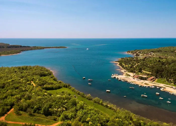 Camping 3 Bedroom Beautiful Stacaravan In Vabriga Poreč