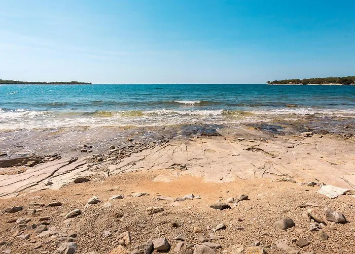 Camping 3 Bedroom Beautiful Stacaravan In Vabriga