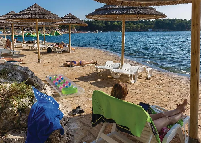 Camping 3 Bedroom Beautiful Stacaravan In Vabriga