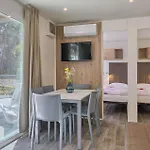 キャンプ場 3 Bedroom Beautiful Stacaravan In Vabriga ポレッチ