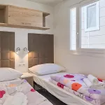 3 Bedroom Beautiful Stacaravan In Vabriga キャンプ場 5*
