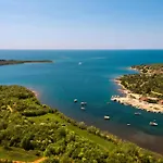 Κάμπινγκ 3 Bedroom Lovely Stacaravan In Vabriga Πόρετς