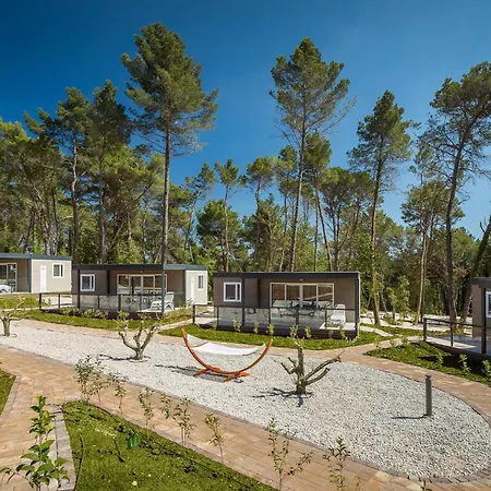 3 Bedroom Stunning Stacaravan In Vabriga Пореч