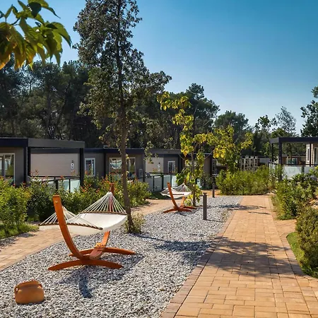 3 Bedroom Stunning Stacaravan In Vabriga 5*