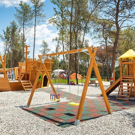 Кемпинг 3 Bedroom Stunning Stacaravan In Vabriga 5*