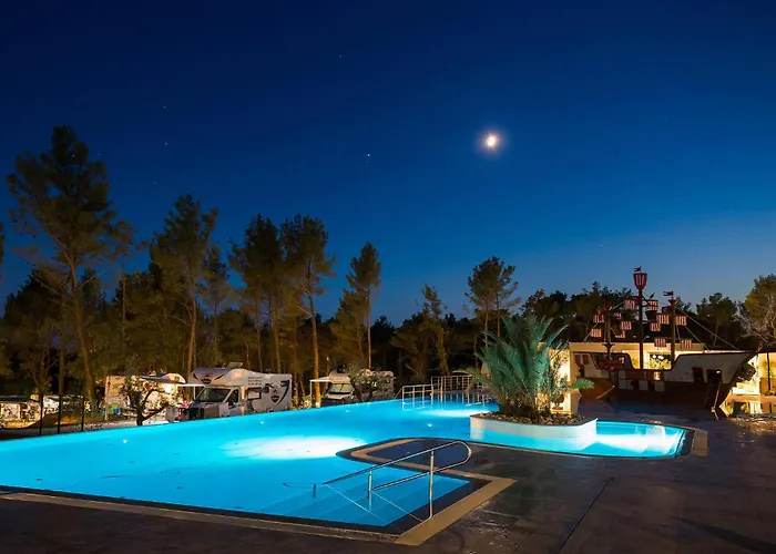 3 Bedroom Beautiful Stacaravan In Vabriga ポレッチ