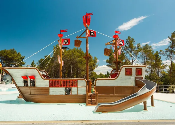 キャンプ場 3 Bedroom Beautiful Stacaravan In Vabriga